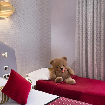 Victor Hugo Kleber Hotel